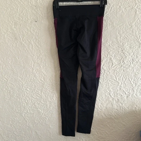 Victoria’s Secret Pink Cozy Fleece Lined Leggings Pockets Burgundy Black Sliver - Picture 5 of 6